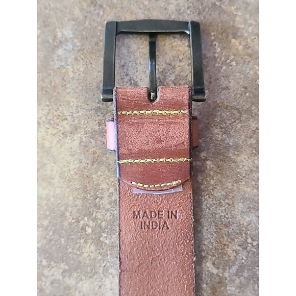 Margaritaville Island Reserve Brown Leather Belt 42" Carved Vertical Lines - Picture 7 of 8